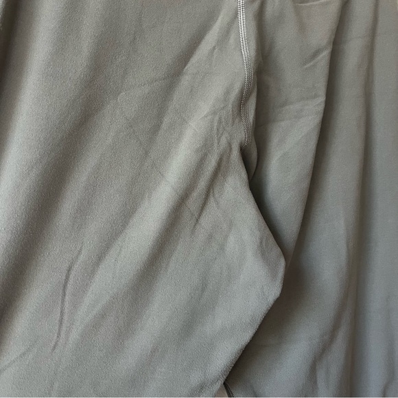 Lululemon Align Jogger Crop *23"
Army Green - Picture 10 of 13